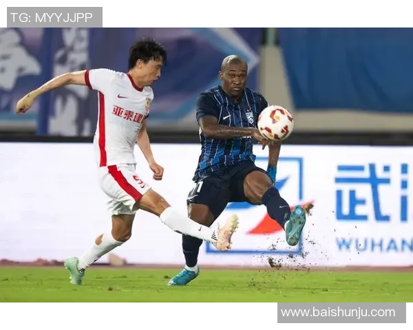 武汉足球队技术争议引发热议球迷与专家各抒己见探讨战术与表现 武汉足球队技术争议引发热议球迷与专家各抒己见探讨战术与表现