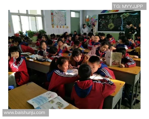 足球明星中筒袜的时尚魅力与运动表现完美结合的全新探索 足球明星中筒袜的时尚魅力与运动表现完美结合的全新探索