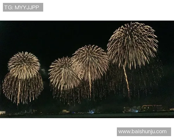 足球明星绚丽烟花下的高清瞬间尽显风采与魅力 足球明星绚丽烟花下的高清瞬间尽显风采与魅力